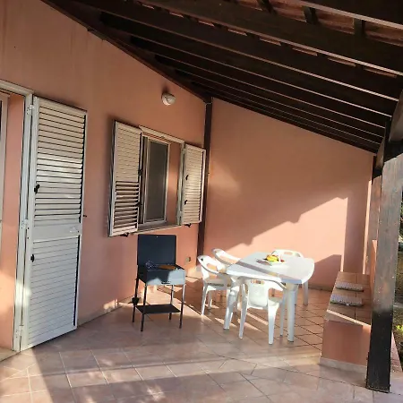50 Meters From The Sea * Lascari